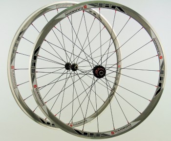 28 Zoll Novatec Carbon/Alu Rennrad Laufradsatz schwarz / Mach1 VIA32 / DT Competition 1710 g