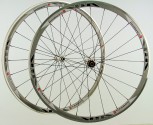 28 Zoll Novatec Carbon/Alu Rennrad Laufradsatz weiß / Mach1 VIA32 / DT Competition 1710 g